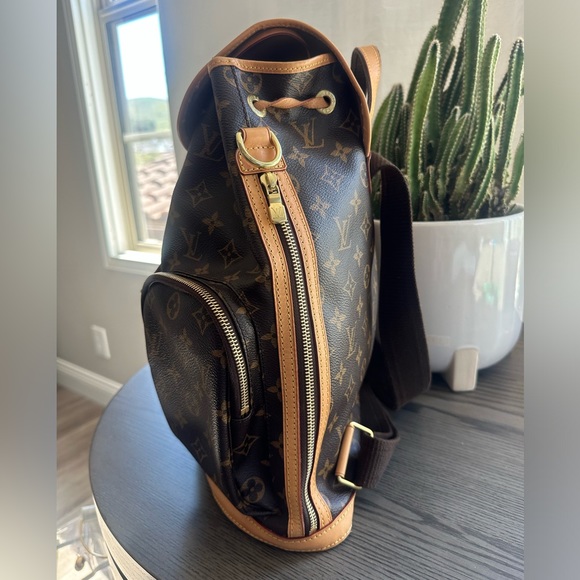 LOUIS VUITTON
Monogram Bosphore Backpack - Picture 3 of 8